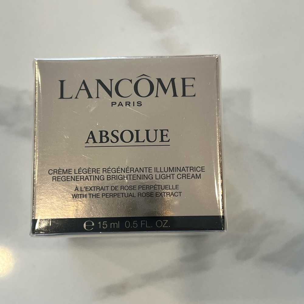 Lancôme Absolue Regenerating Brightening Light Cream